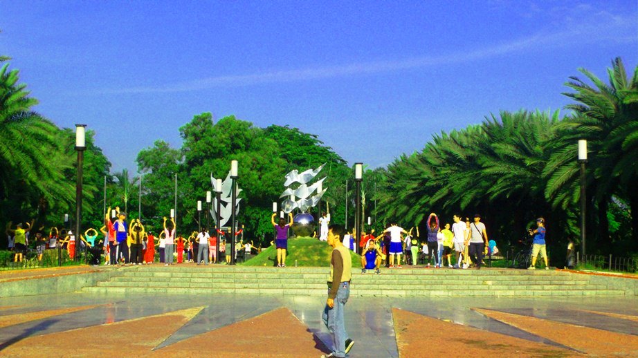 Aerobic dancing at the CCP Park